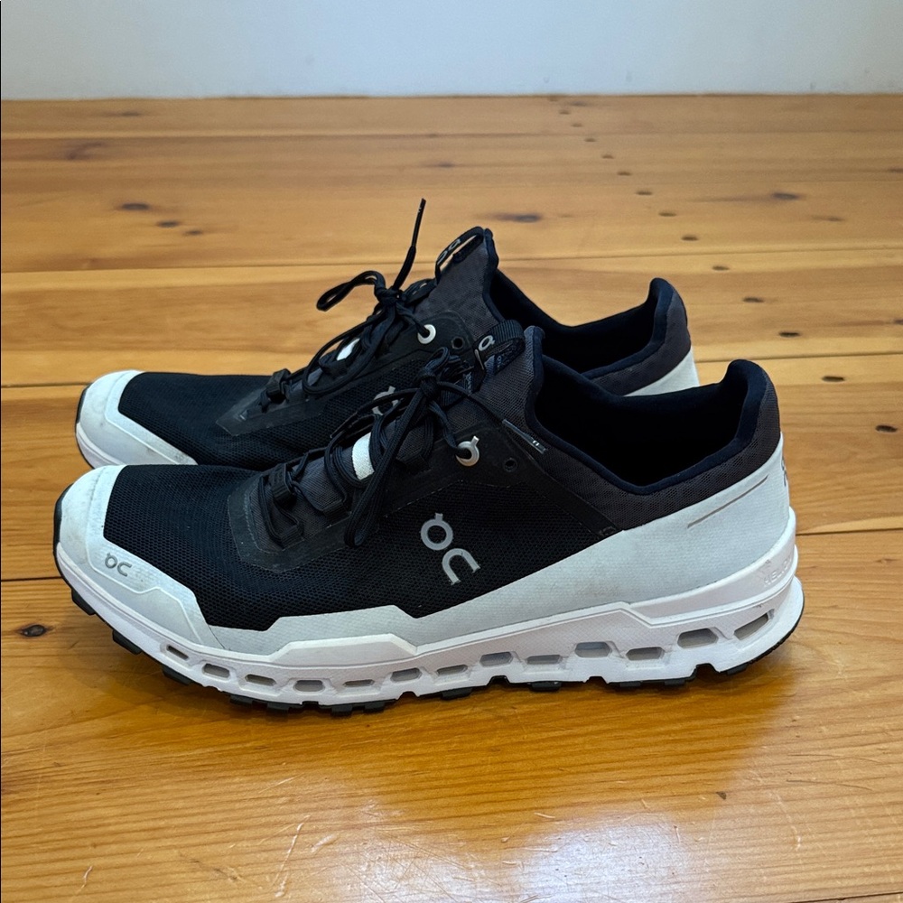 On Running Dual-Tone Athletic Shoes